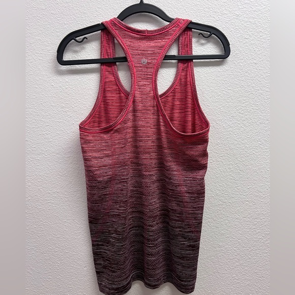 Lululemon Swiftly Tech Racerback Tank Top Red Alert White Black Ombre Size 8 - Picture 4 of 7